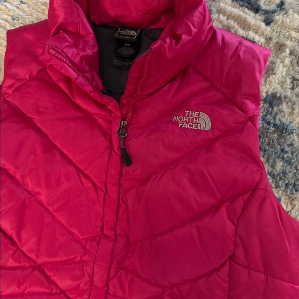 The North Face Fuchsia Puffer Vest Medium - Picture 5 of 5